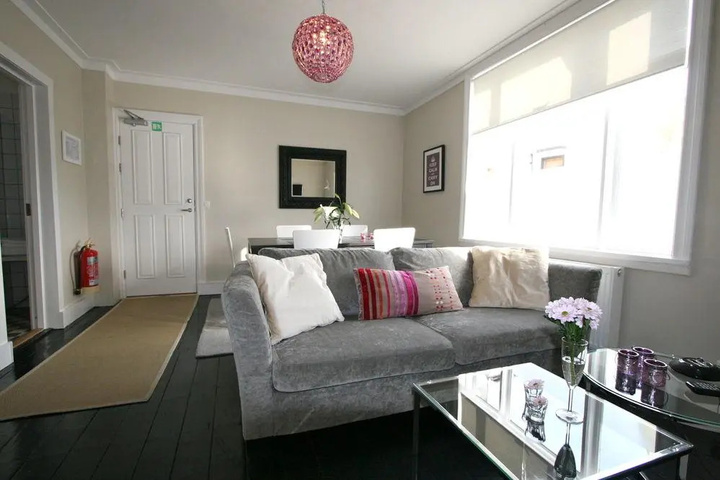 Room 5 of 25