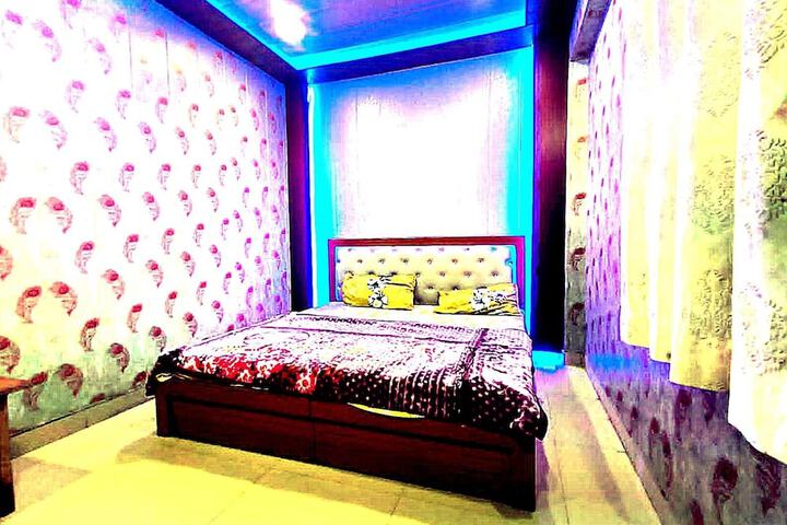 Room 11 of 20