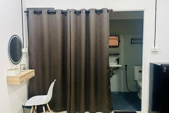 Room 6 of 17