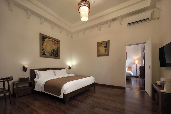 Room 13 of 85
