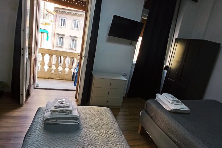 Room 8 of 32
