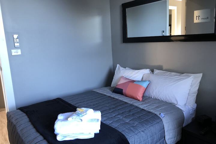Room 11 of 38