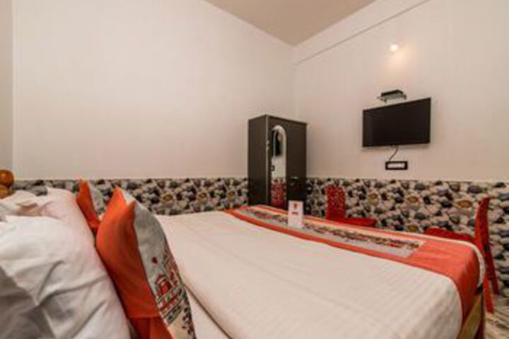Room 12 of 19