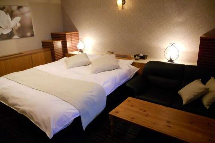 Room 6 of 15