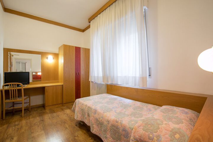 Room 6 of 44