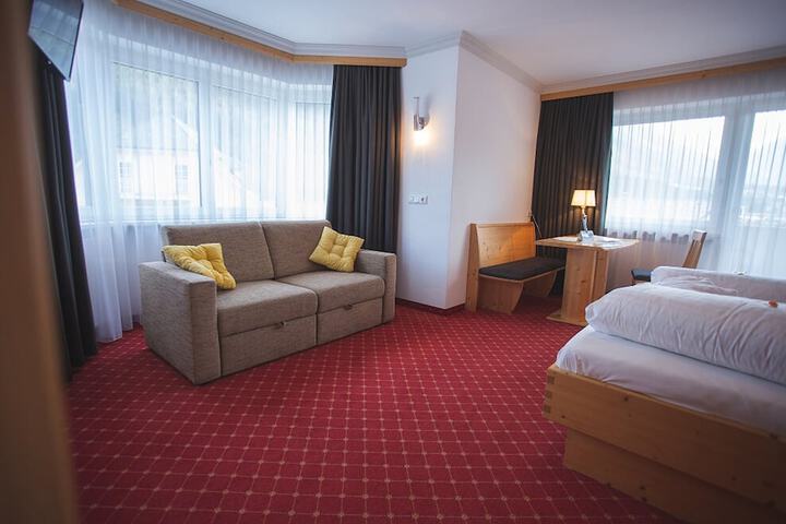 Room 9 of 82