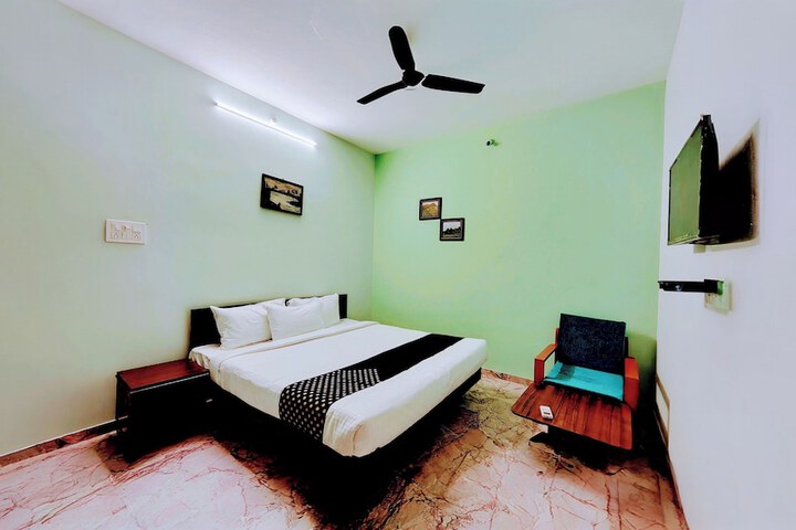 Room 9 of 63