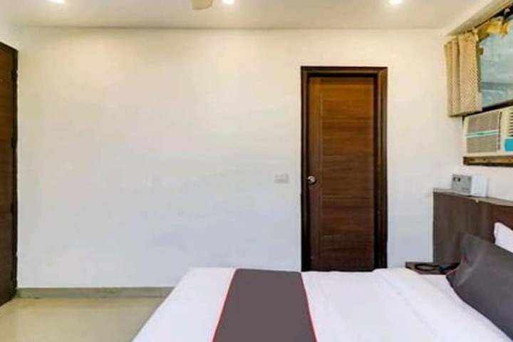 Room 70 of 90