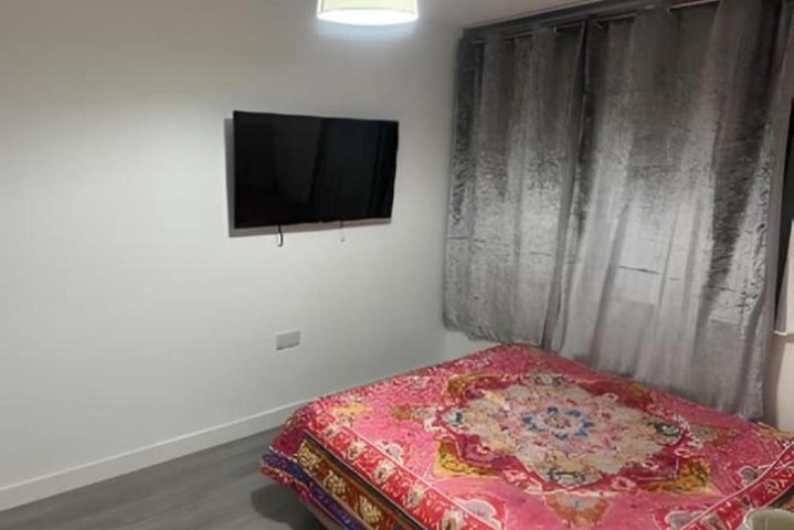 Room 2 of 5