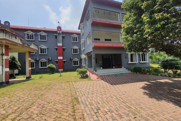 Lake Side Resort Neermahal