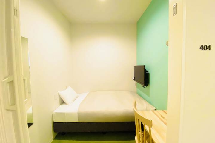 Room 6 of 24