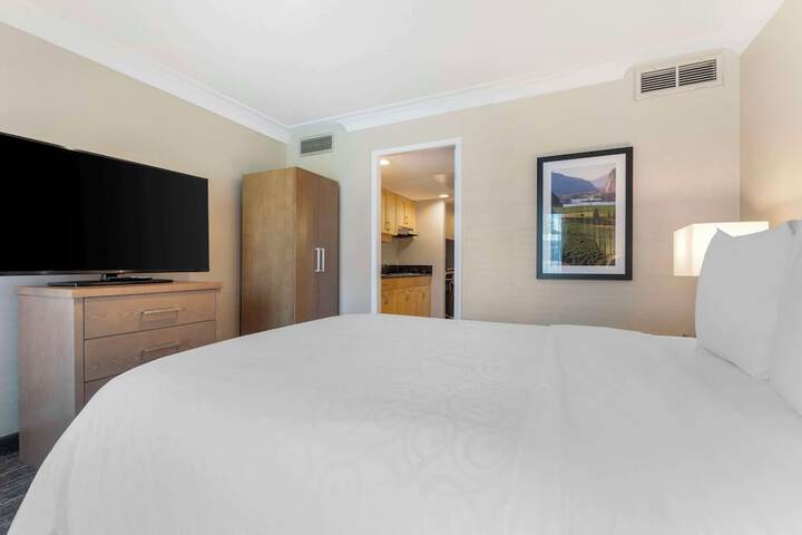 Room 12 of 76