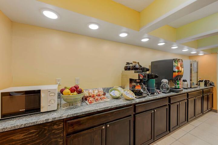 Breakfast/Coffee Service 29 of 40