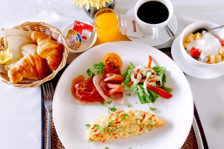 Breakfast/Coffee Service 68 of 79