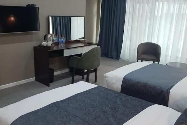 Room 14 of 33