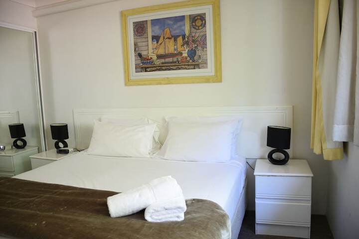 Room 2 of 40