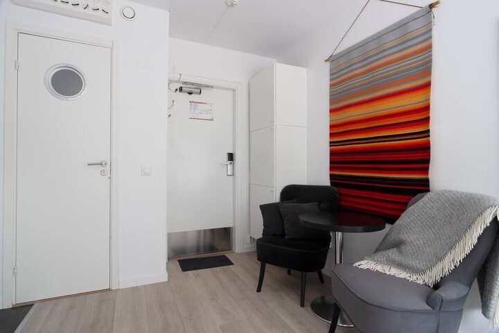 Room 71 of 865