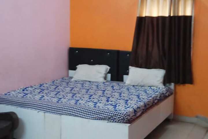 Room 6 of 27