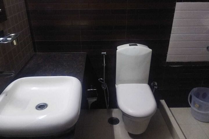Room 10 of 12