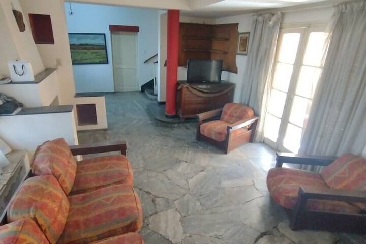 Room 6 of 9