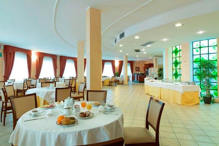 Breakfast area