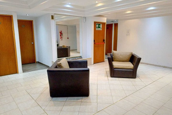 Room 9 of 16