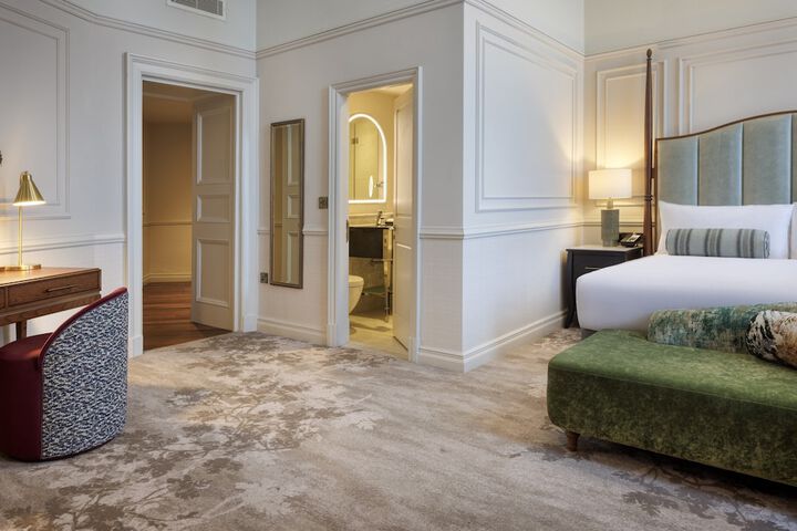 Room 52 of 182