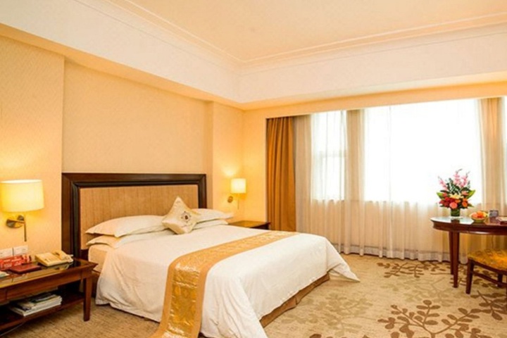 Room 5 of 12