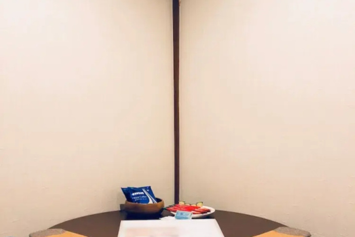 Room 10 of 13