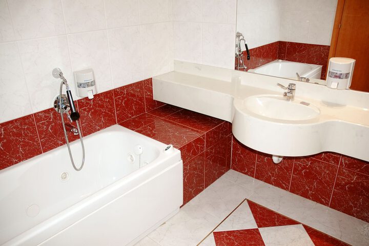 Jetted tub