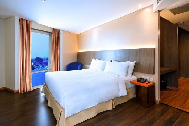 Room 4 of 37