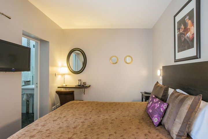 Room 8 of 62