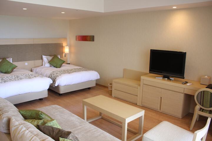 Room 13 of 225