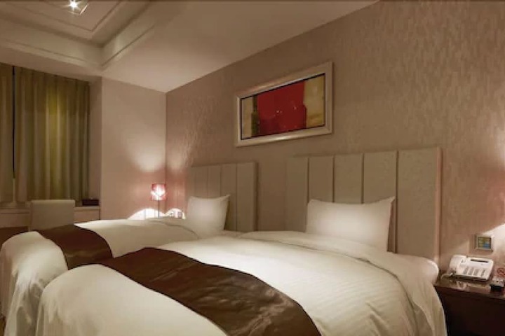 Room 10 of 42