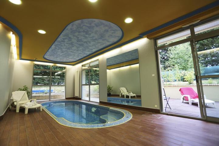 Pools & Facilities