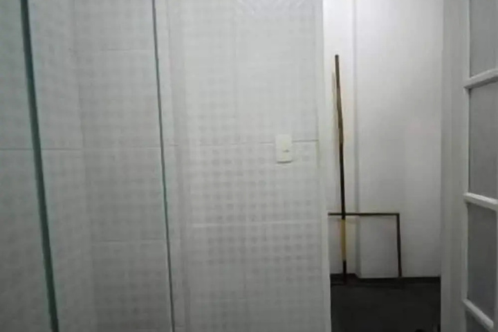 Room 9 of 12