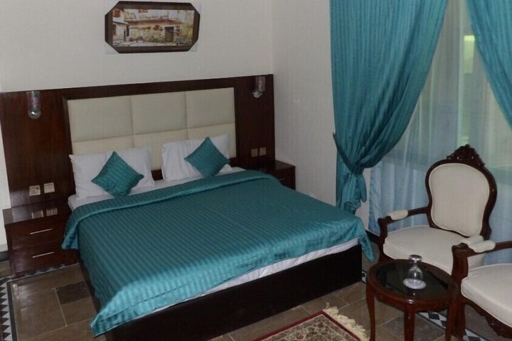 Room 8 of 11
