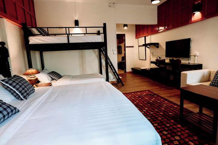 Room 16 of 28