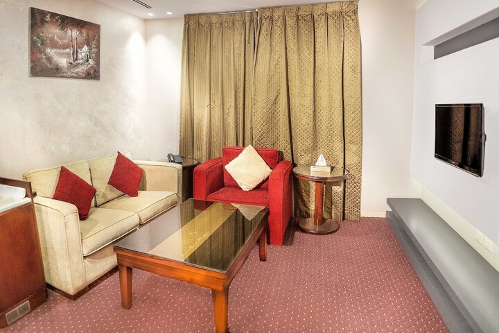 Room 8 of 24