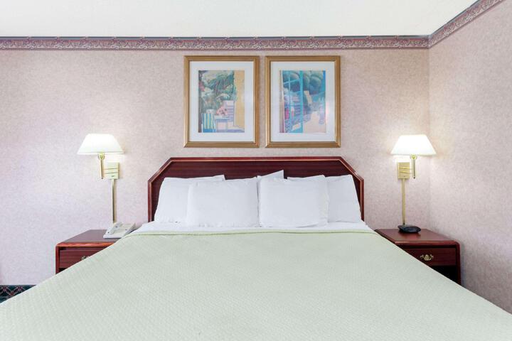 2 Double Beds (4 of 11)