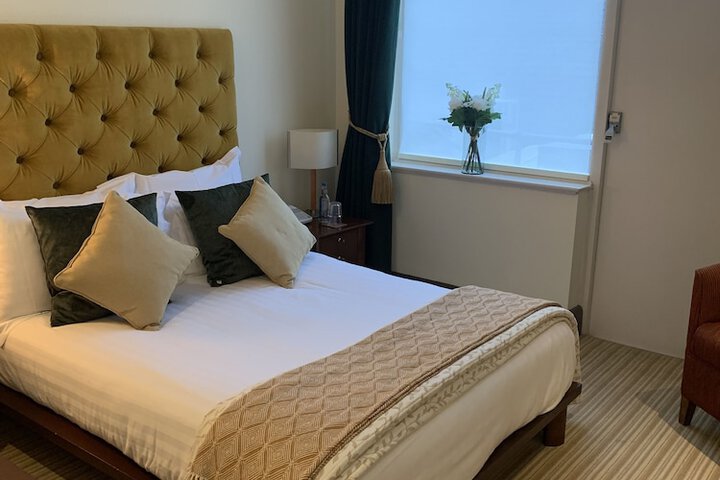 Room 18 of 37