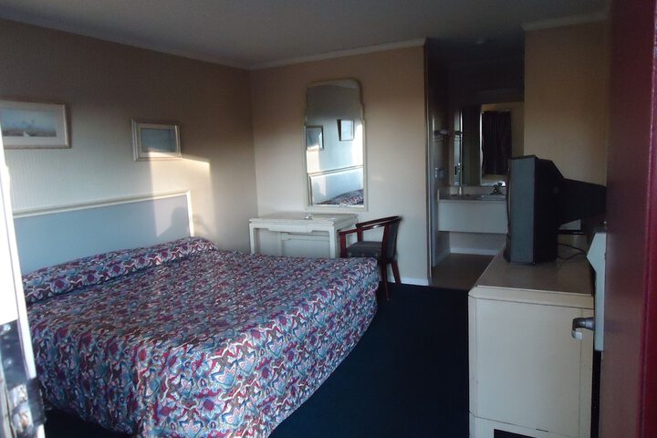 Room 2 of 20