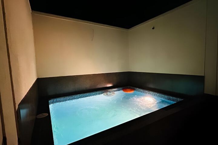 Pool 51 of 79