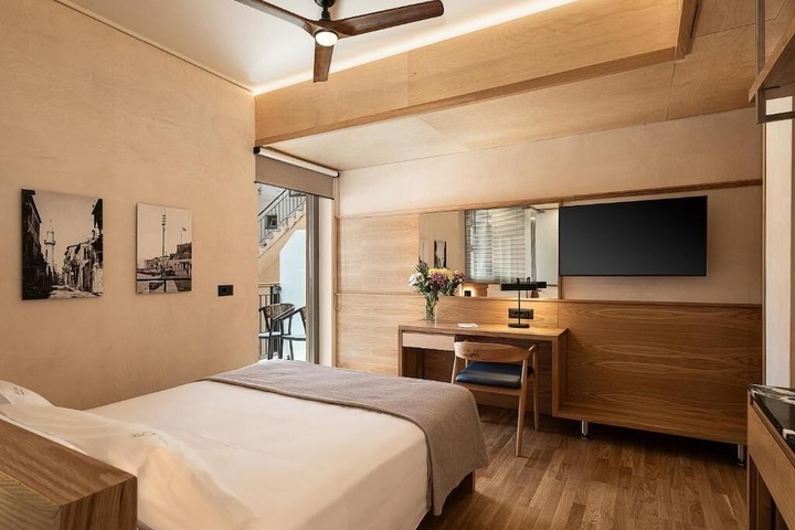 Room 17 of 31