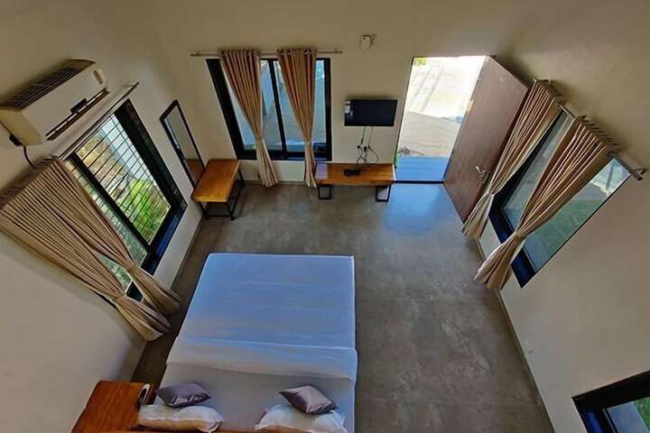 Room 9 of 107