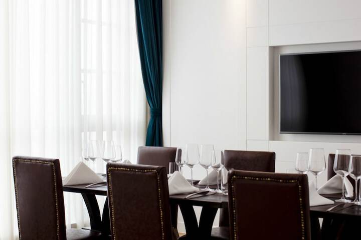 Dining 82 of 108