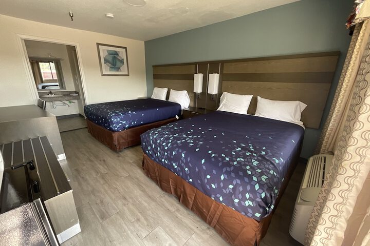 Room 10 of 18
