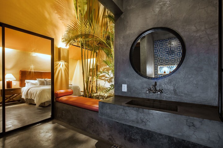Room 21 of 61