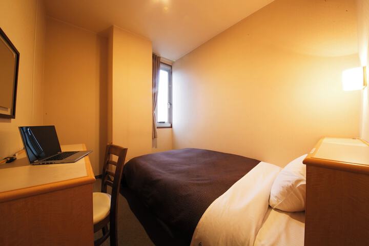 Room 6 of 16