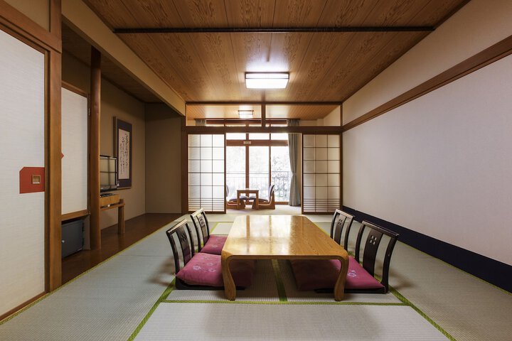 Room 6 of 38